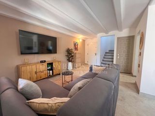 Casa adossada  Calle oliba. Duplex reformado de 3 dormitorios cerca del mar