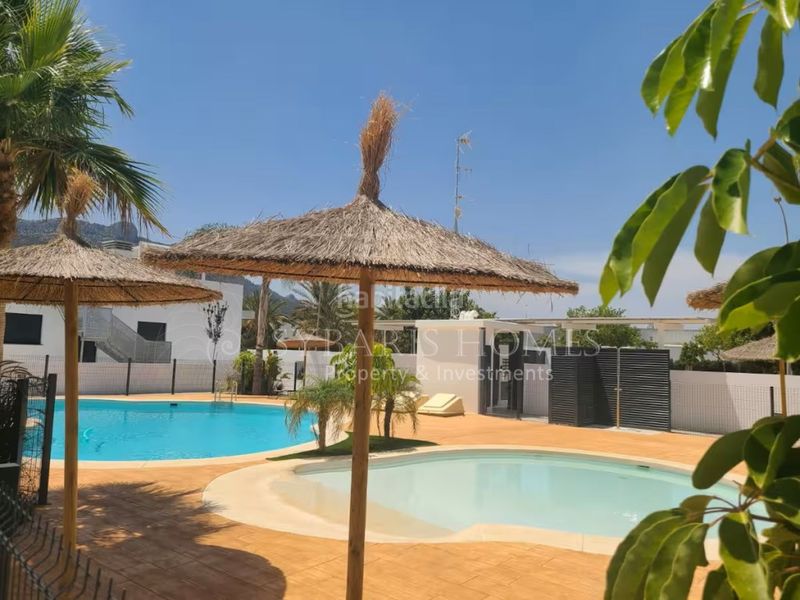 Foto 07d9efef-12d7-4694-bd02-65f0d65cf583. Casa adossada amb aparcament piscina a Verger (el)