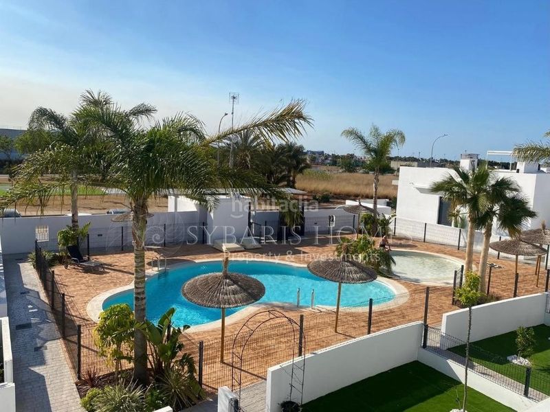 Foto 45c7e31c-e99e-4936-ad73-e825cac14a43. Casa adossada amb aparcament piscina a Verger (el)