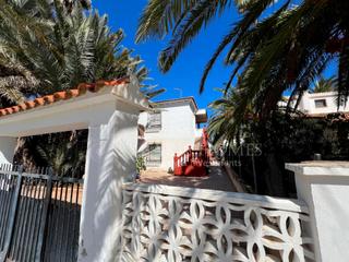Xalet a Les Bassetes - El Marjal. Chalet de dos plantas con acceso privado a la playa