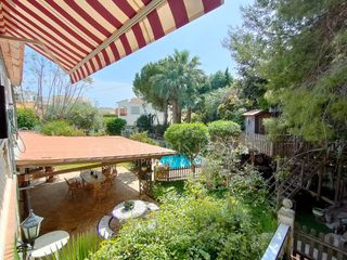 Xalet a Camí de les bovetes al mar 15h. Exclusivo chalet de 2 plantas independientes a pocos pasos del m