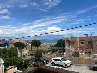 Casa a Panorama-Sierramar. Precioso bungalow con encanto con increíbles vistas al mar