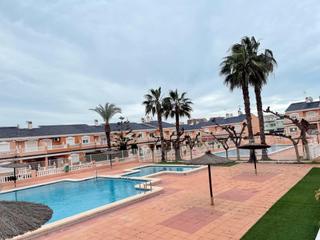 Casa adossada en Monte y Mar. Encantador bungalow con piscina a tan solo 1km de la playa del c