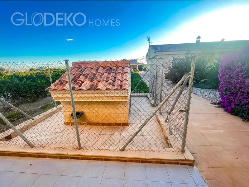 Foto b6170690-a35e-4978-b535-11c740f175c3. Chalet  exclusivo con finca agrícola y piscina en daya nueva en Alicante