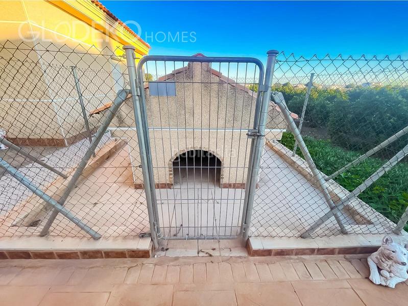 Foto c0a98429-ece1-4c27-8ed6-6cdd404637b2. Chalet  exclusivo con finca agrícola y piscina en daya nueva en Alicante