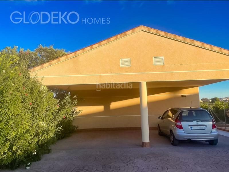 Foto c784fe23-e4df-4e50-8a38-ba9e75b800c8. Chalet  exclusivo con finca agrícola y piscina en daya nueva en Alicante