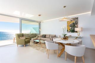 Attique à Las Gaviotas - Carvajal. Ático de lujo a 25 metros del mar con solárium privado y vistas