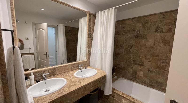 Foto 1d303cb3-aa83-4f30-b788-4e595a874ef6. Apartamento  reformado con jardín privado en Benatalaya en Estepona