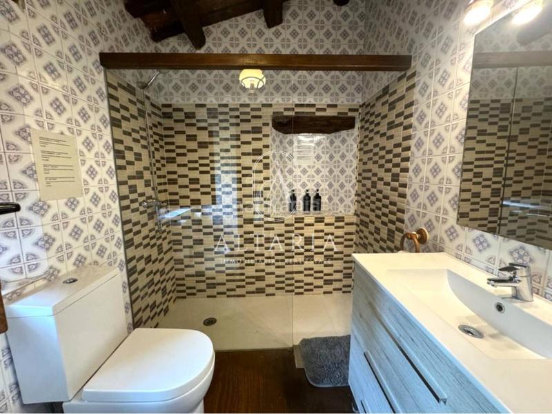 Foto 86087223-2e2d-4433-8413-c0eefa2b1f61. Bauernhof mit heizung parking in Anglès