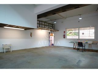 Local Comercial  Calle industria. Local industrial de 150 m con posibilidad de cambio de uso, en m