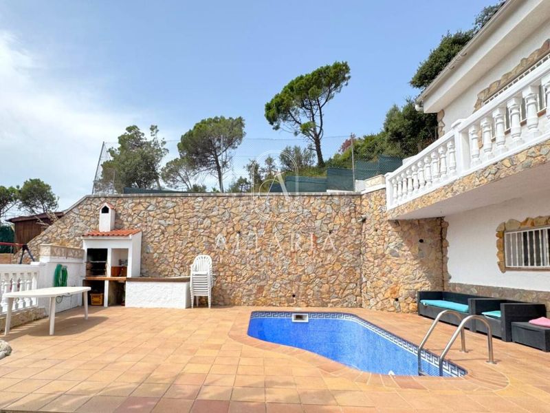 Foto 082700c6-0120-450b-a8fa-37b19dc3ad97. Casa amb piscina a Serra Brava Lloret de Mar