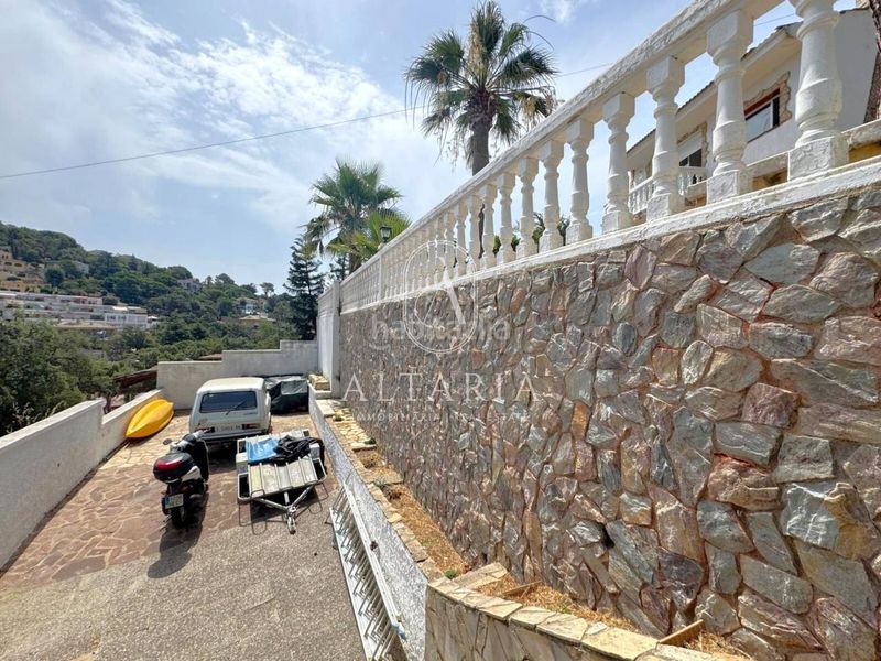 Foto 345a65e2-44c3-4929-9107-94d25f64cb62. Casa amb piscina a Serra Brava Lloret de Mar