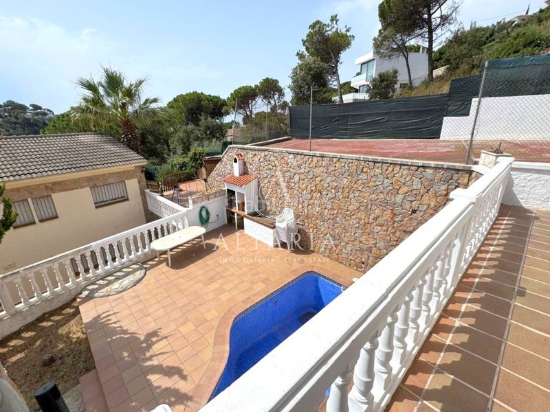 Foto a33d375e-7a40-4cee-9253-19117404eed8. Casa amb piscina a Serra Brava Lloret de Mar