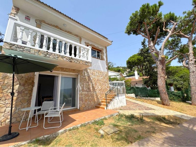 Foto b2a9f0ea-266a-43f2-aeba-8da2e0826cc0. Casa amb piscina a Serra Brava Lloret de Mar
