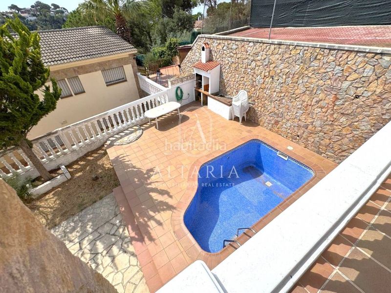 Foto e7f88bad-48ad-46a6-a8b0-54ffe62ae96c. Casa amb piscina a Serra Brava Lloret de Mar