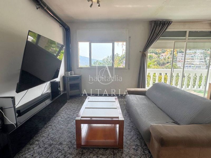 Foto f1976318-d368-4962-95cf-be842999a104. Casa amb piscina a Serra Brava Lloret de Mar