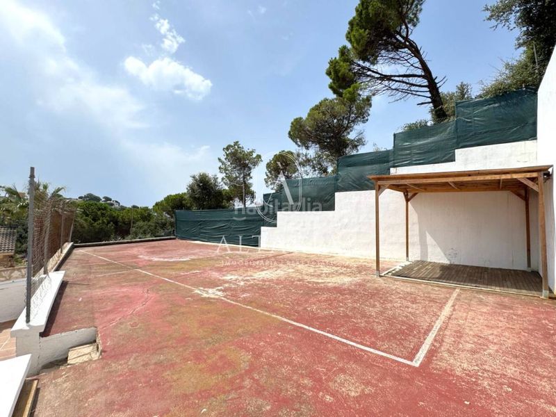 Foto fef07f82-fccd-446c-bd70-7d260a15c799. Casa amb piscina a Serra Brava Lloret de Mar