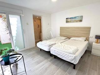 Appartement  Indústria. Planta baja reformada con patio y licencia turística en el centr