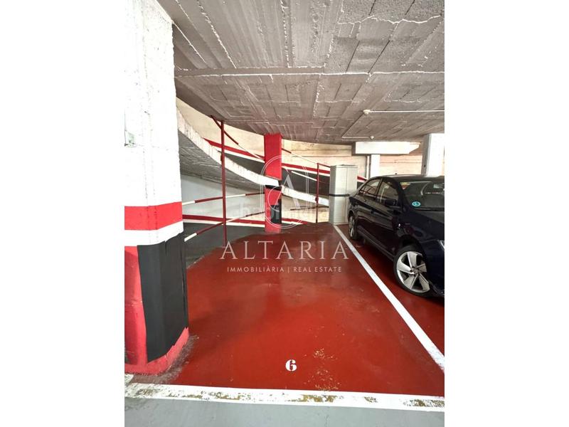 Foto d0748ba9-d4bd-40ce-b0f2-854d6c9dccd2. Aparcament cotxe a Roquetes Barcelona