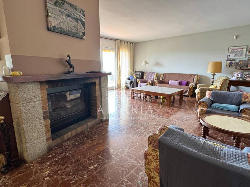 Foto 92add2cb-3261-4b2a-8ddf-ee691ccc98c6. Casa amb aparcament piscina a Urbanitzacions Mataró