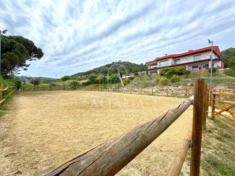 Foto aef26761-d945-4397-95e9-93f7648ca7d3. Casa amb aparcament piscina a Urbanitzacions Mataró