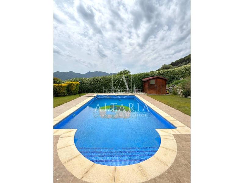 Foto af804d55-2fb3-4318-b1a4-2da2bddf5ede. Casa amb aparcament piscina a Urbanitzacions Mataró