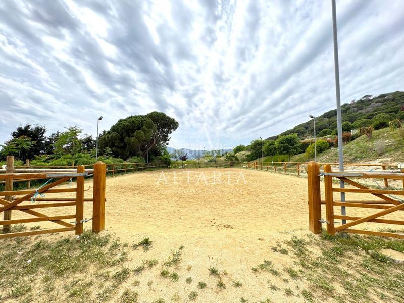 Foto bbeaa6a9-f9a4-4a2d-9d29-ed8a47f372dd. Casa amb aparcament piscina a Urbanitzacions Mataró