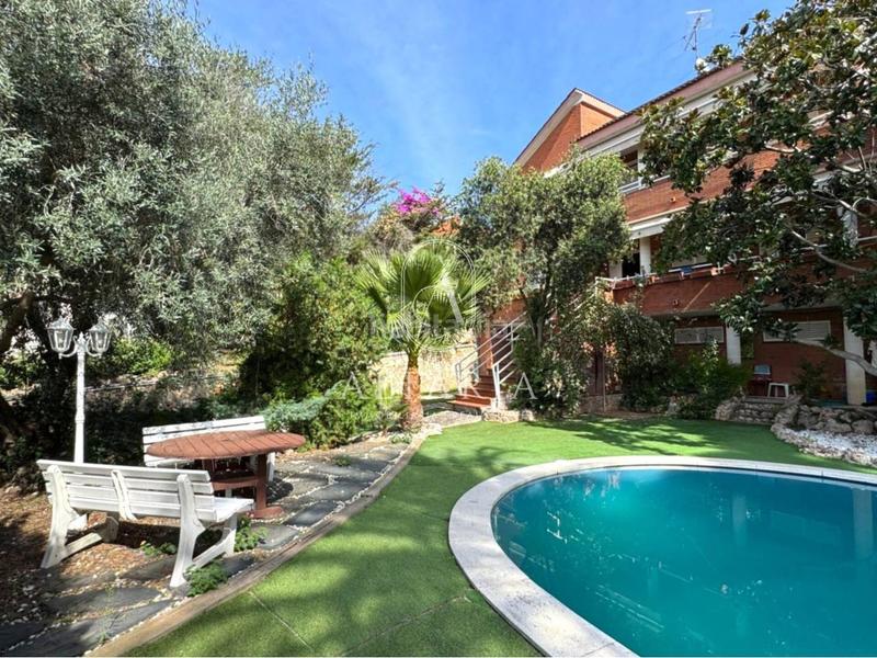 Foto 4ef84258-878c-43bf-89da-87b6de69fc0a. Chalet con riscaldamento parcheggio piscina in Arenys de Munt