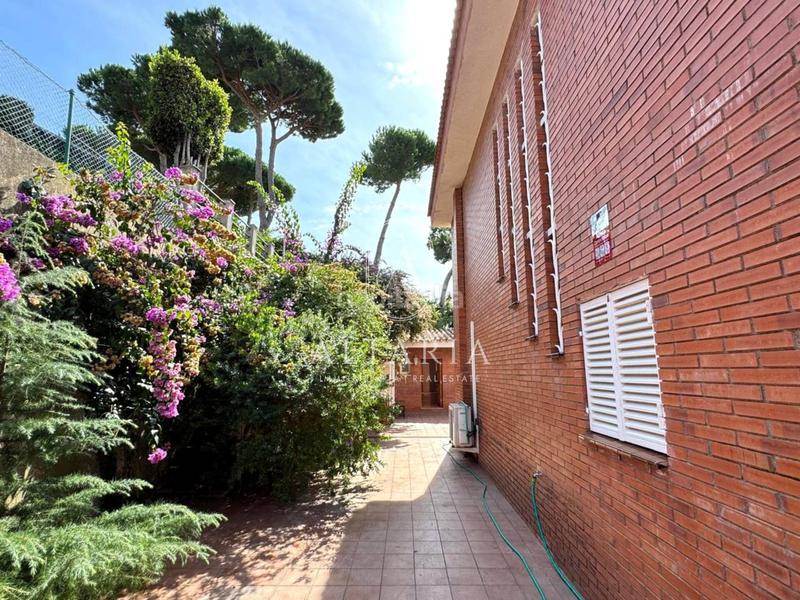 Foto dc0bc7e5-c26c-4def-9880-9f528a1d9887. Chalet con riscaldamento parcheggio piscina in Arenys de Munt