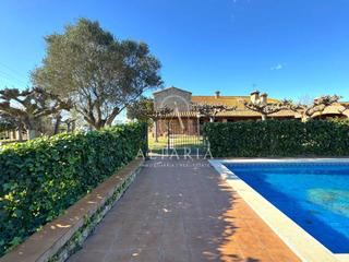 Casa a Llagostera. Espectacular finca con 7 hectáreas de terreno propio.