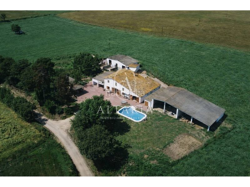 Foto 1b845f87-2532-4f4d-bc6a-3485829acef2. Masia amb piscina a Sils