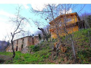 Casa  Calle serres. Refugio exclusivo con masia, en el corazón del paraje de les gui