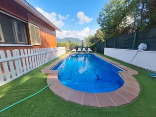 Chalet in Cercs. Fantstico chalet con piscina y maravillosas vistas