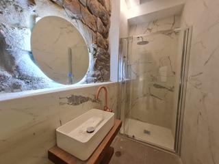 Duplex in Casserres. Espacioso y rustico duplex