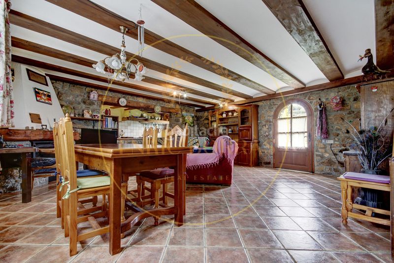 Foto 7cec583a-2989-4f3a-bec0-de08b12ba36b. Masia a la rambla 2 a Dreta de l´Eixample Barcelona