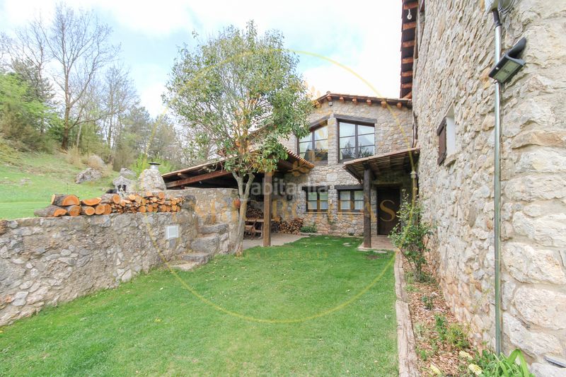 Foto b87f7bbe-9d42-48d5-b844-7ccd90c26f43. Masia a la rambla 2 a Dreta de l´Eixample Barcelona