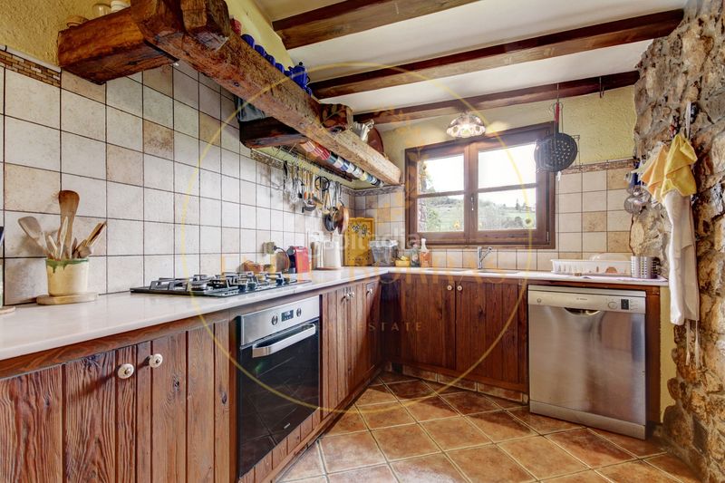 Foto bc8ed847-8216-4536-b806-456fa4cb3188. Masia a la rambla 2 a Dreta de l´Eixample Barcelona