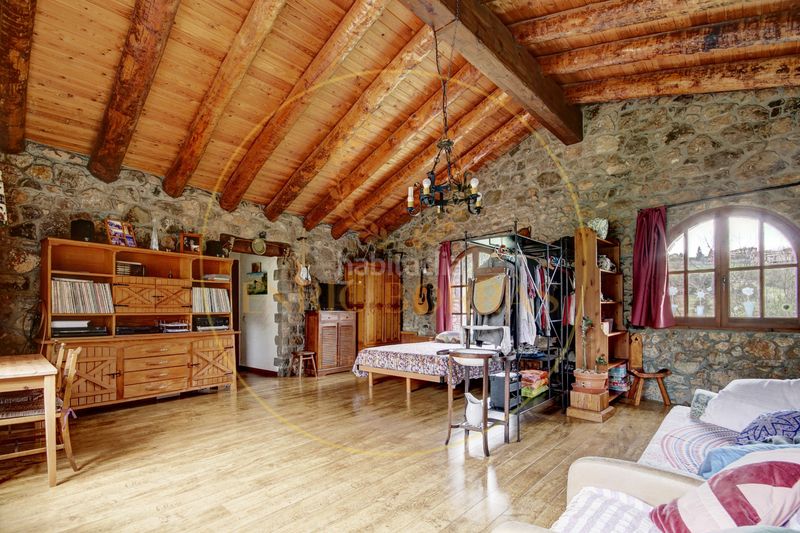 Foto cba6adae-c163-45d5-8f56-4e3dffb69326. Masia a la rambla 2 a Dreta de l´Eixample Barcelona