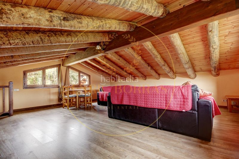 Foto fb4342f1-2c2f-4f2f-b923-53ce55dfc9ff. Masia a la rambla 2 a Dreta de l´Eixample Barcelona