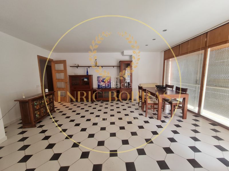 Foto a7fceebd-9e93-4904-9e6c-f2cee1d2fdbb. Pis amb xemeneia calefacció aparcament a Puig-reig