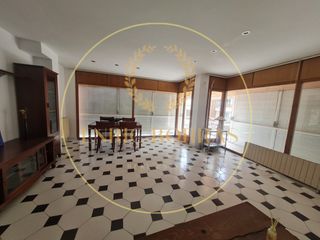 Appartement  Carrer llobregat 53. Amplio y centrico piso de 4 habitaciones y 2 baños en puig-reig