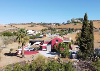 Masia a Coín. Cortijo de 5 apartamentos con zonas comunes