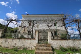 Masia a Guaro. Terreno rústico con vivienda