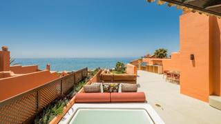 tic en Baha de Marbella. Exclusivo atico duplex en reserva los monteros de cuatro dormito