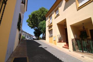 Mas à Calle caños 0. Casa adosada con tres habitaciones en zona céntrica