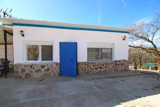 Masia a Coín. Parcela rural con casa, almacen y alberca.