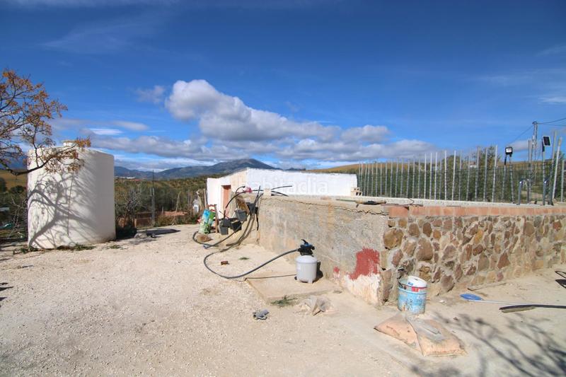 Foto 697fe0ec-74d1-4693-b7fb-789d5efa0082. Masía parcela rural con casa, almacen y alberca. en Coín