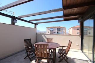 Appartement à Coín. Apartamento dúplex con terraza exterior, reformada recientemente