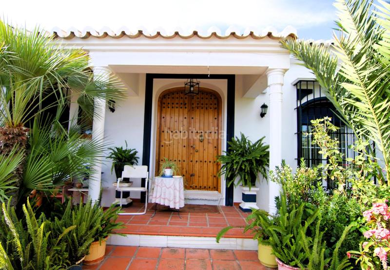 Foto 3cfd5f72-5bcd-4e41-91f9-34cefdbdbce2. Chalet mit parking in Coín