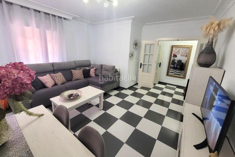Foto 5bc1c1cc-9f7e-4e84-b574-6f707360dd29. Casa adosada casa en venta lista para entrar a vivir 160 m2 construidos, terraza y plaza de aparcamiento en Coín